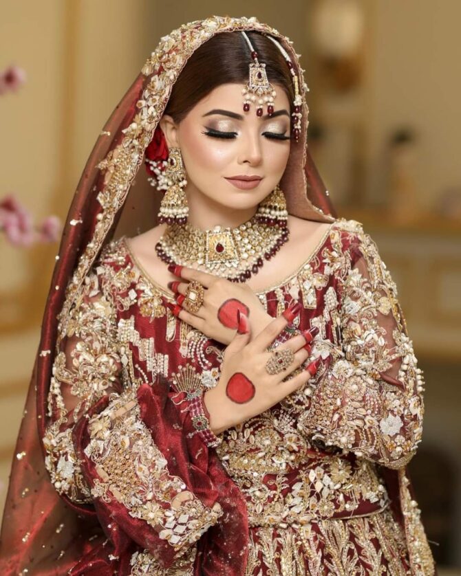 bridal look with lehenga